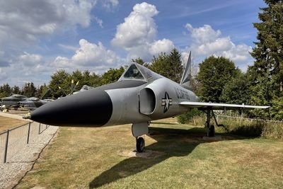 56-1125 · CONVAIR F-102A DELTA DAGGER (8-10)