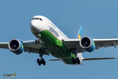 UK78704 · BOEING 787-8 DREAMLINER