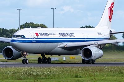 B-6093 · AIRBUS A330-243