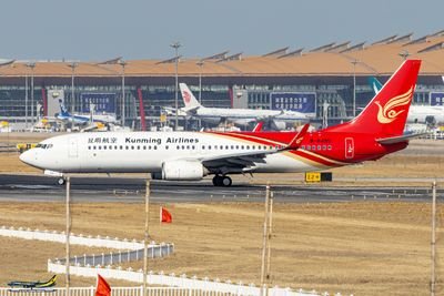 B-6495 · BOEING 737-8LY