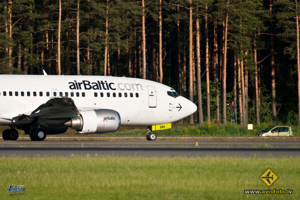 Boeing 737-505