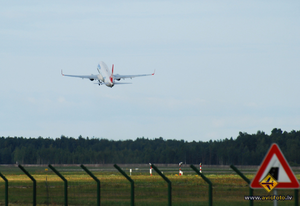 Boeing 737-8F2