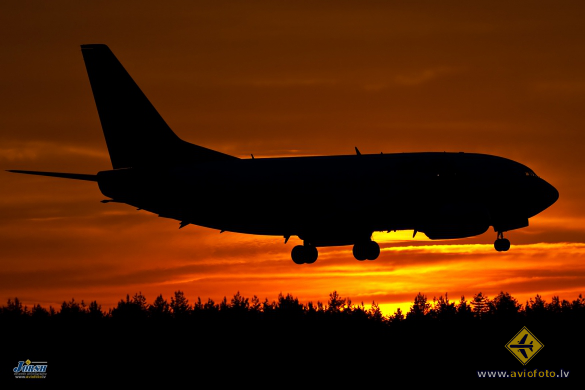 Boeing 737-505