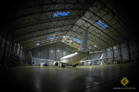 Boeing 737-548