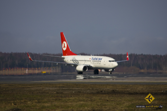 Boeing 737-752