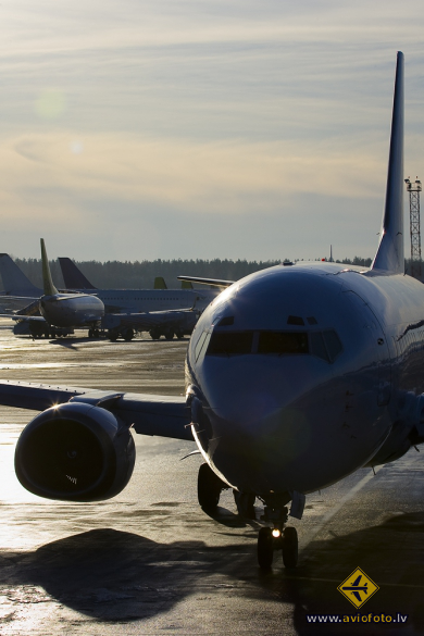 Boeing 737-505