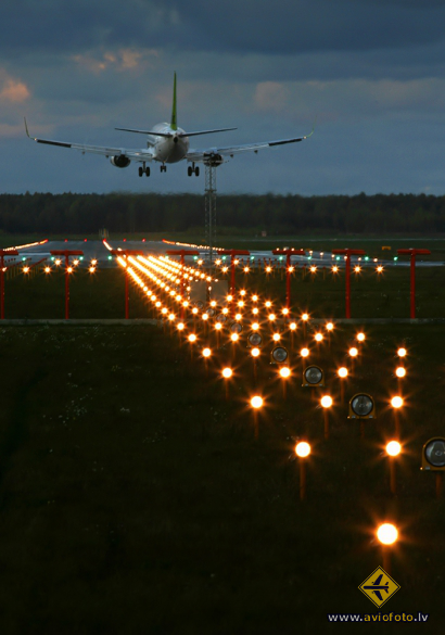Boeing 737-33V