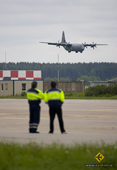 Lockheed Martin C-130J-30 Hercules (L-382)