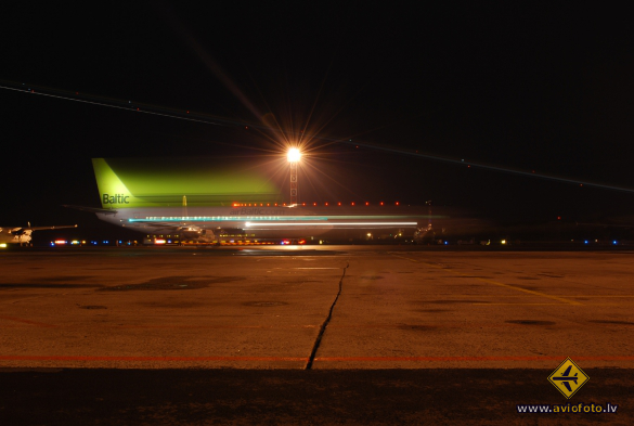 Boeing 737-505