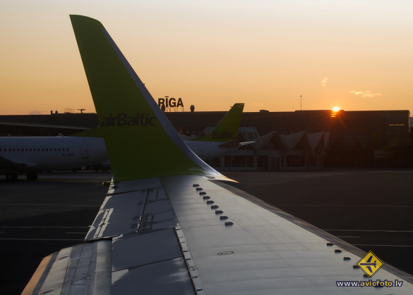 Boeing 737-33V