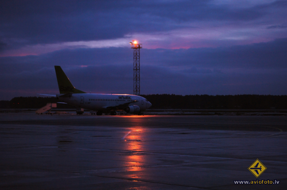 Boeing 737-548