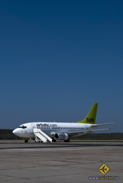 Boeing 737-522