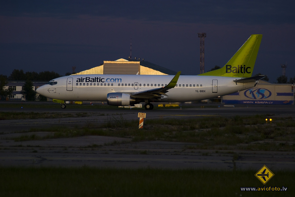 Boeing 737-36Q