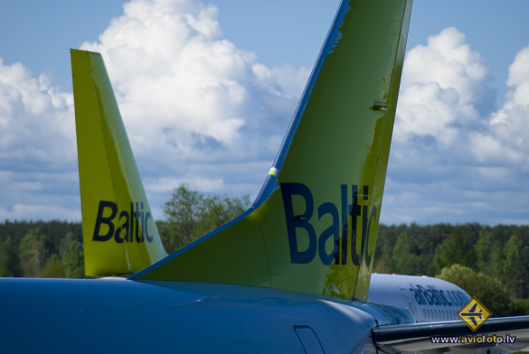 Boeing 737-31S