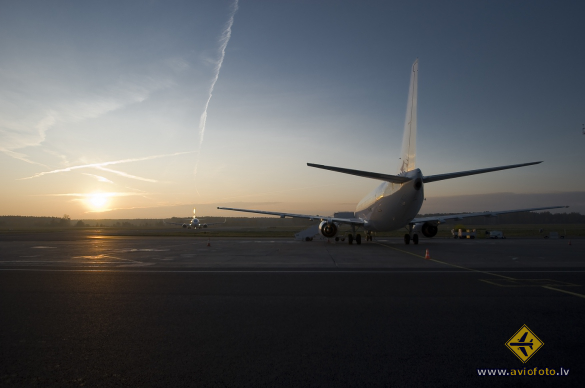 Boeing 737-505