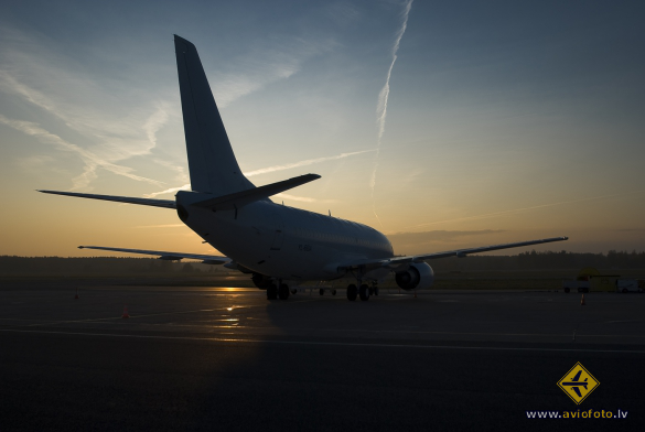 Boeing 737-505