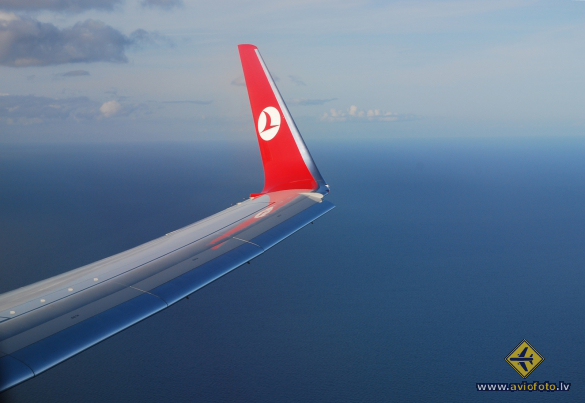 Boeing 737-8F2