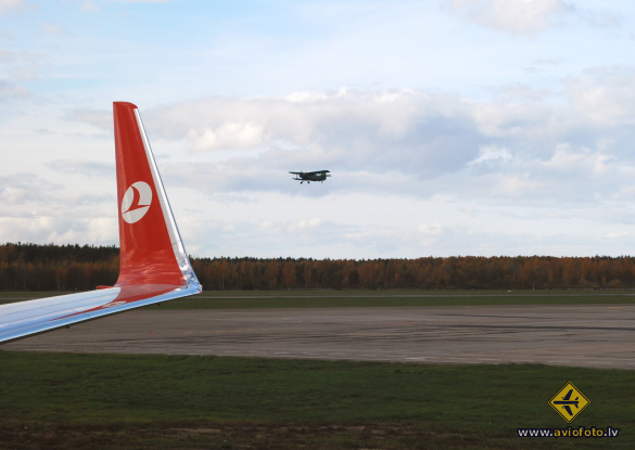 Boeing 737-8F2