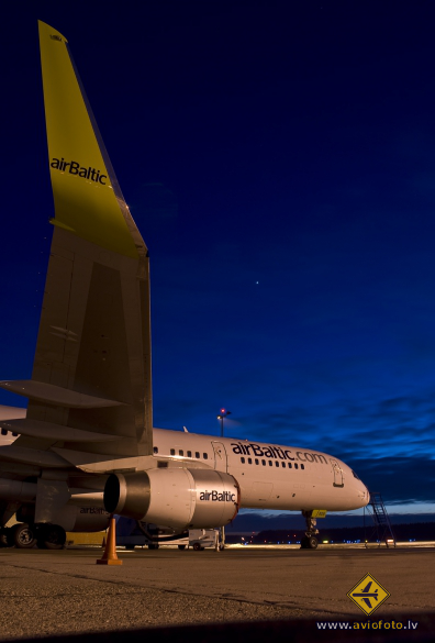 Boeing 757-256