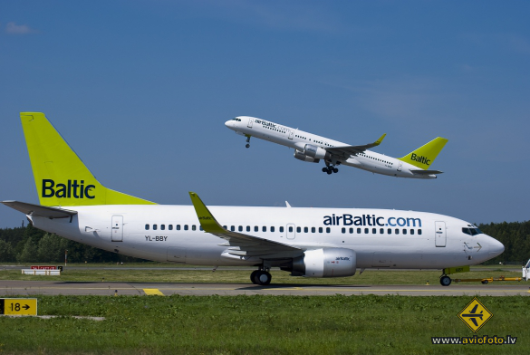 Boeing 737-36Q
