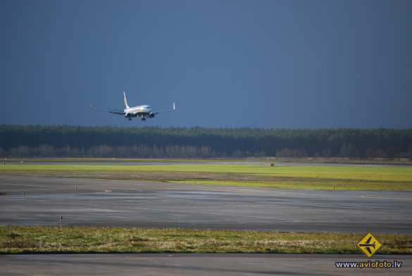 Boeing 737-8AS