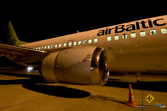 Boeing 737-31S