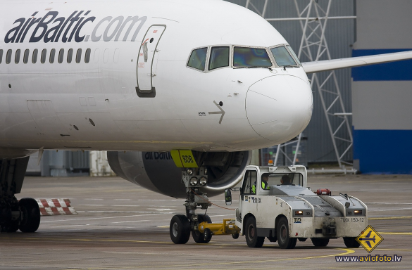 Boeing 757-256