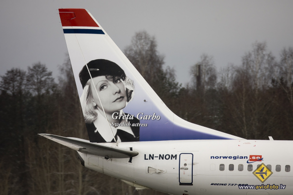 Boeing 737-86N