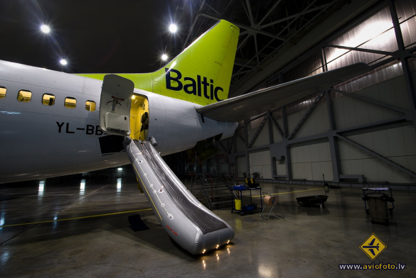 Boeing 737-522