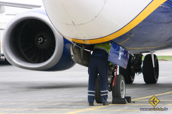 Boeing 737-8AS