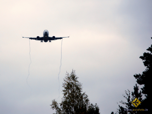 Boeing 737-33V