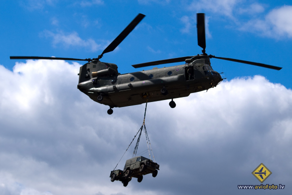 Boeing Chinook HC2 (352)