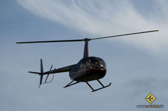 Robinson R-44