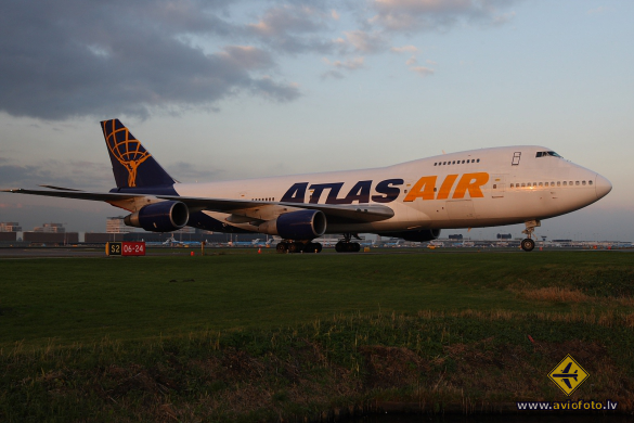 Boeing 747-243B(SF)