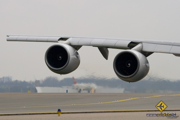 Boeing 747-2D3B(SF)