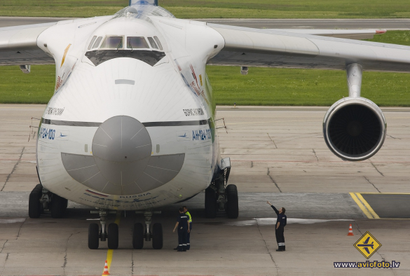 Antonov An-124-100 Ruslan