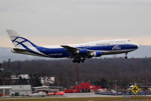 Boeing 747-329M(SF)