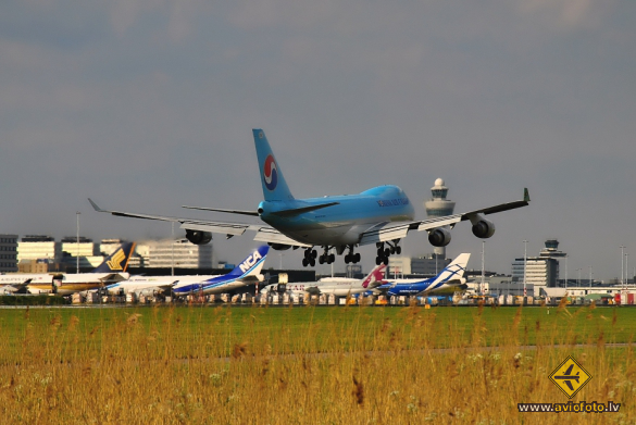 Boeing 747-4B5F/ER/SCD