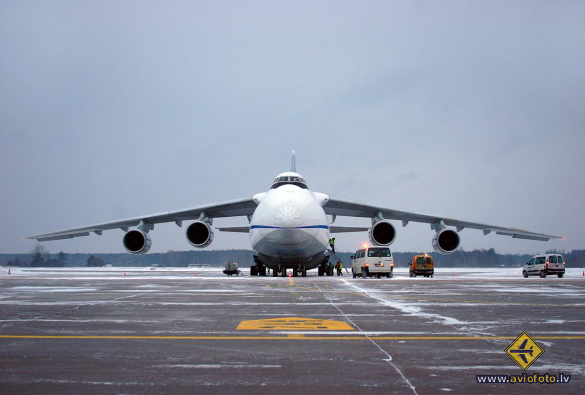 Antonov An-124-100 Ruslan