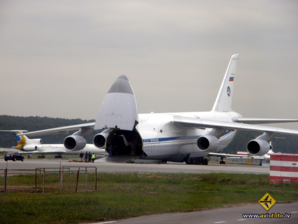 Antonov An-124-100 Ruslan