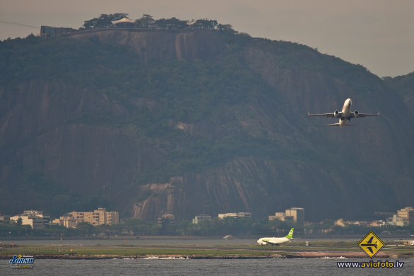 Boeing 737-8EH