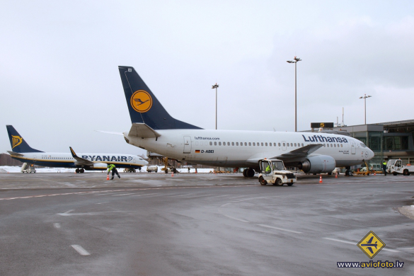 Boeing 737-330