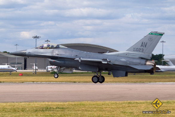 General Dynamics F-16CG Night Falcon