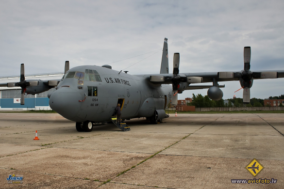Lockheed C-130E Hercules (L-382)