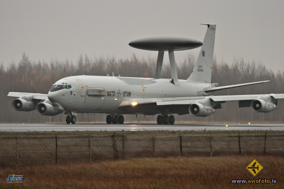 Boeing E-3A Sentry (707-300)