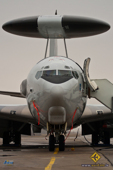Boeing E-3A Sentry (707-300)