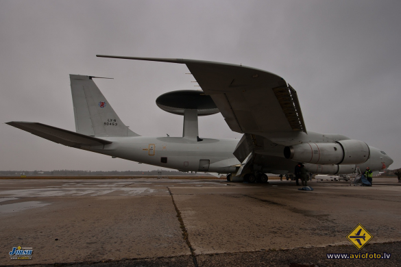 Boeing E-3A Sentry (707-300)