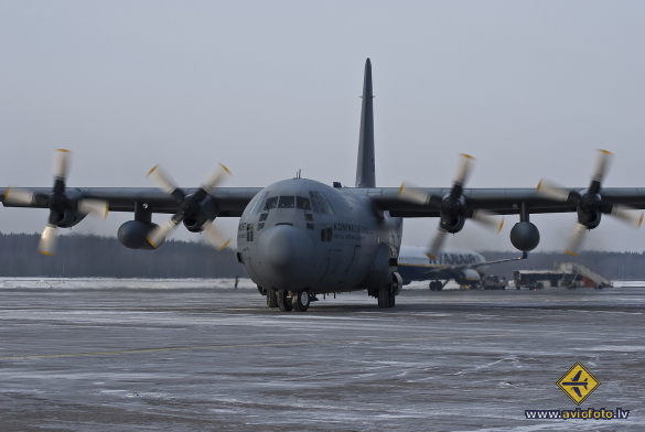 Lockheed C-130H-30 Hercules (L-382)