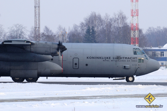 Lockheed C-130H-30 Hercules (L-382)