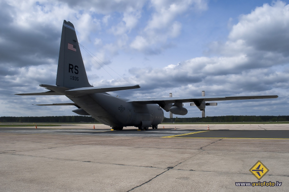 Lockheed C-130E Hercules (L-382)